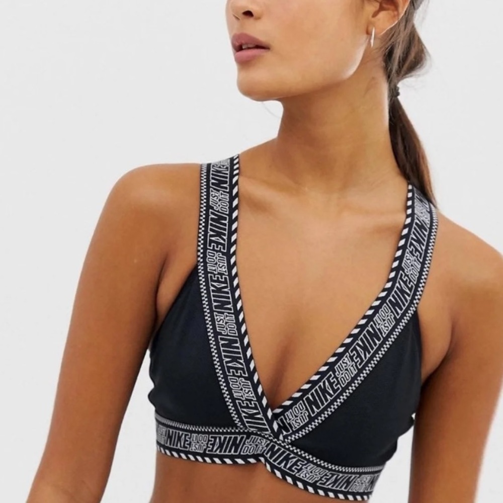 Nike indy light sports bra